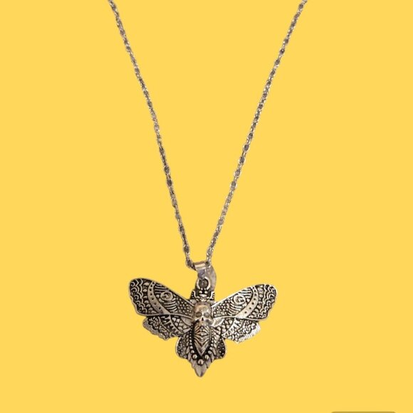 SILENCE OF THE LAMBS MOTH NECKLACE~ SCARY! - Picture 2 of 4
